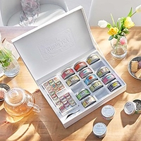 Cofre con 15 latitas de té Kusmi The Collection