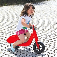 Correpasillos de madera con forma de scooter