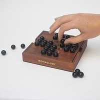 Juego del solitario de madera