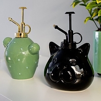 Pulverizador para plantas en forma de gatito o cactus