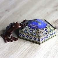 Réplica de rana de chocolate de Harry Potter antiestrés