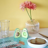 Salero y pimentero con forma de aguacates de Mr. Wonderful