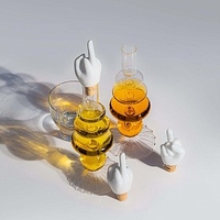 Tapón de botella en forma de manos