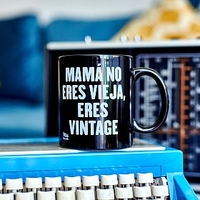 Taza Mamá no eres vieja,  eres vintage