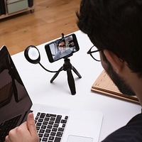 Trípode para selfies y videollamadas con luz