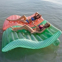 Tumbona hinchable para la piscina