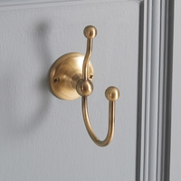 Percha para Batas Doble Tradicional - Oro Cepillado - Elizabeth