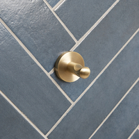 Percha para Batas Moderna - Oro Cepillado - Claurs